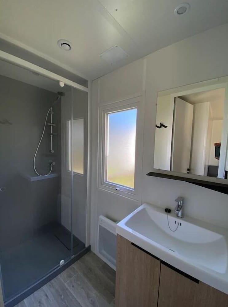 Mobile Home photo 3