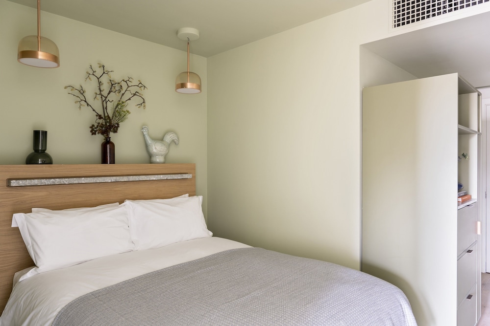 One Bedroom Open Plan Apartment thumbnail 5