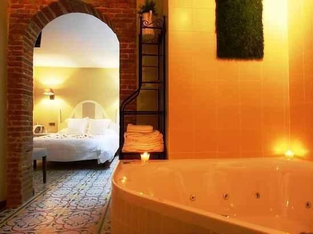 Suite, Hot Tub, Garden View (El bosque) photo 3