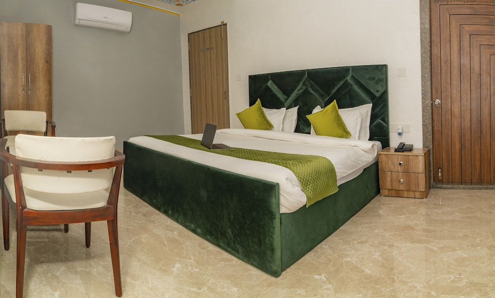 Executive Room - Photo 17