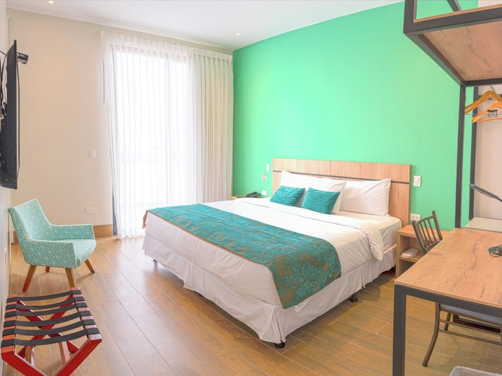 Sky Junior King Suite