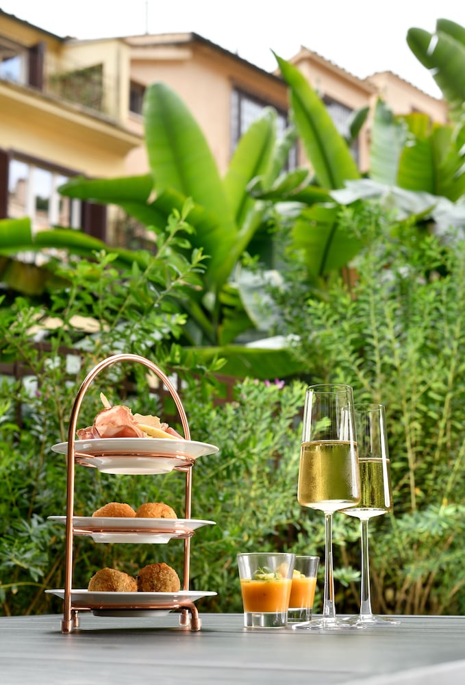 Suite, Mezzanine (Garden)