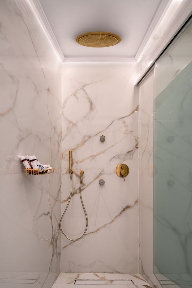 Simple Life Suite with Outdoor Hot Tub, Sea View - Photo 2