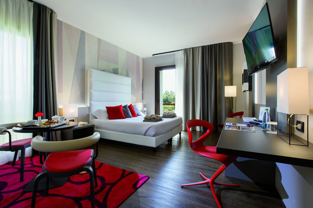 Junior Double Room, 1 King Bed, Fireplace, Resort View - Photo 4