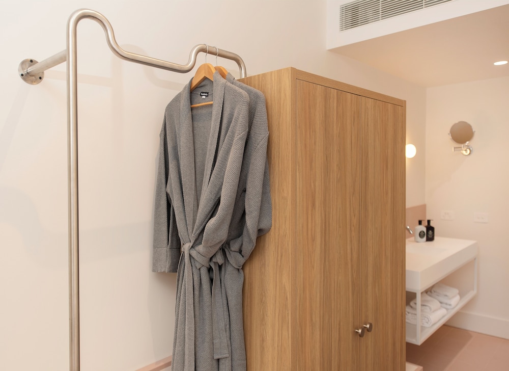 Superior Room with Free Parking, Wifi, Welcome Drink, Minibar photo 3