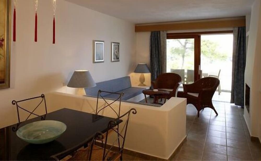 Suite, 2 Bedrooms, Sea View - Photo 4