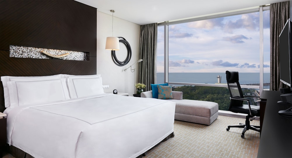 Classic Room, 1 King Bed, Club Lounge Access, Ocean View