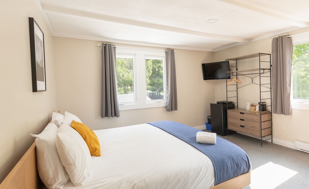 Standard Room, 1 Queen Bed