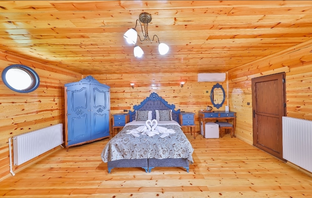 SOMINELI JAKUZILI BUNGALOW ODA