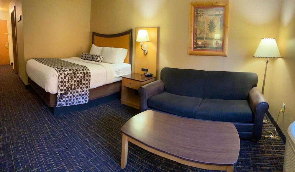 Standard Suite, 1 King Bed with Sofa bed, Refrigerator & Microwave (Waterpark Hours Vary) - Photo 3