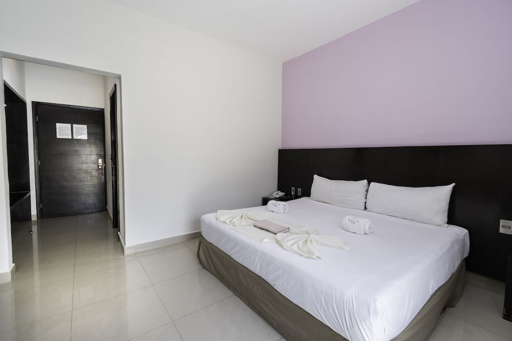 Deluxe Room - Photo 5
