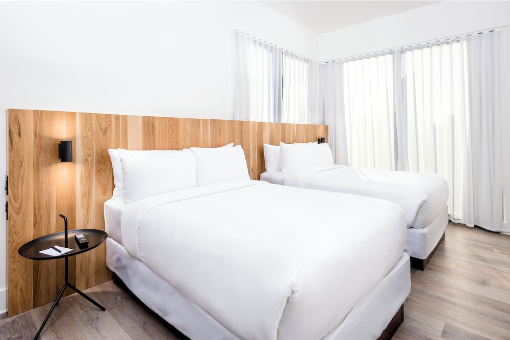 Superior Room (Club 2 Full)