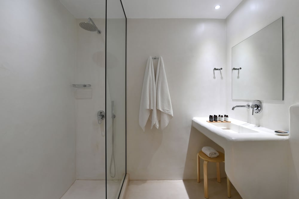 Deluxe Triple Room (without hot tub) - Photo 19