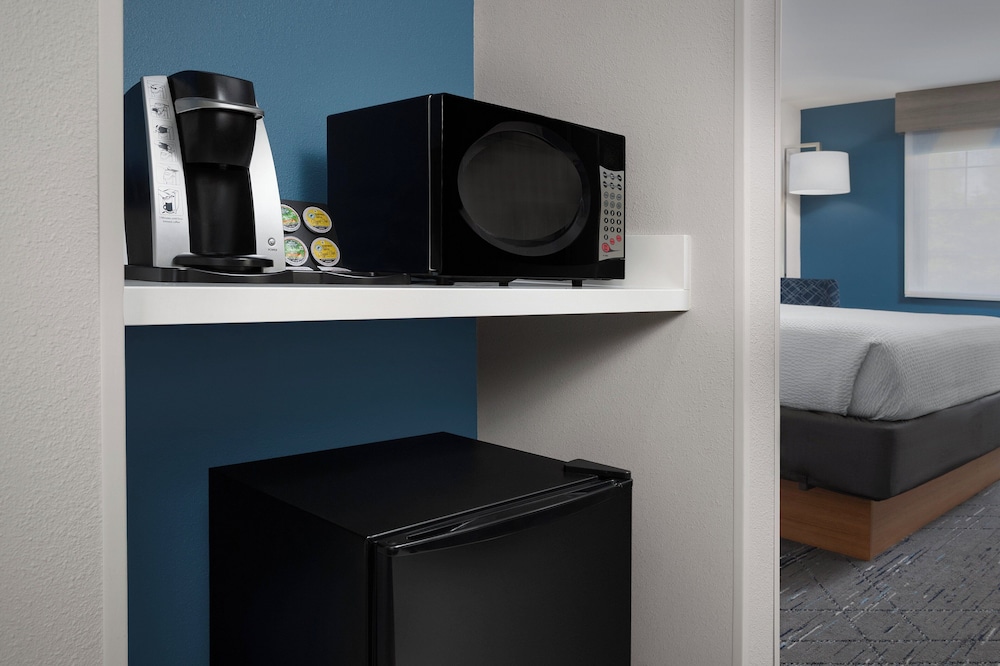 Room, 2 Queen Beds, Accessible (Communications, Roll-In Shower) - Photo 3