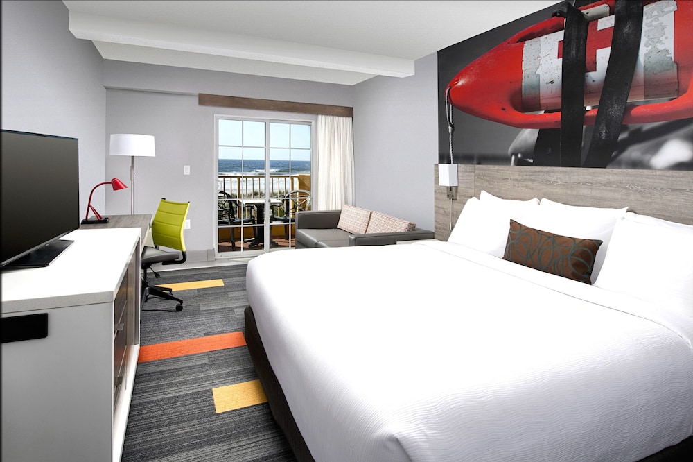 Standard Room, 1 King Bed, Balcony, Oceanfront (with Sofabed) - Photo 2