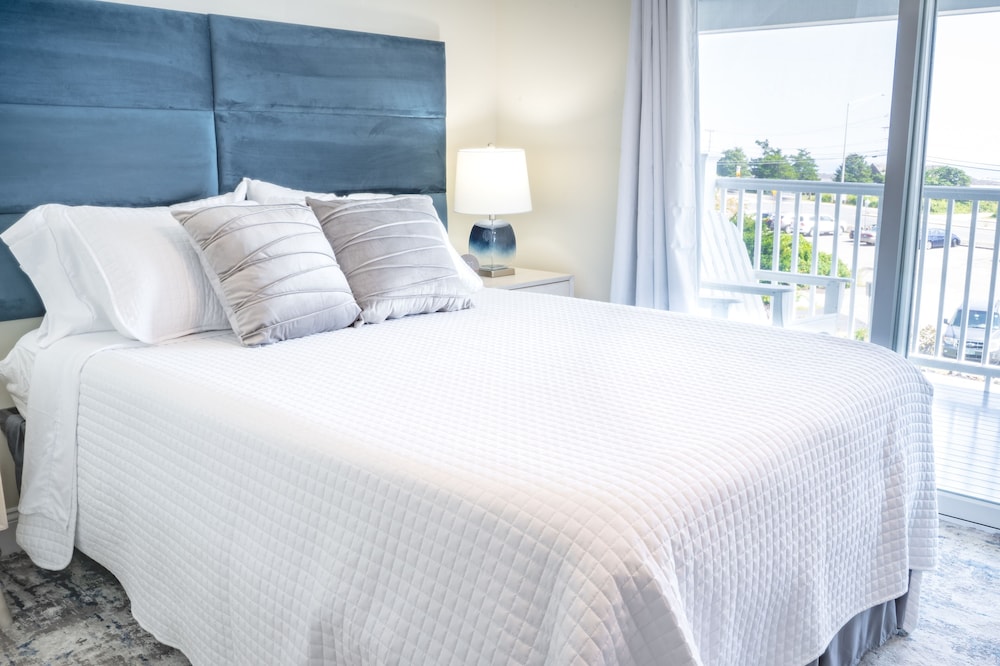Oceanfront Queen w/ Kitchenette photo 2