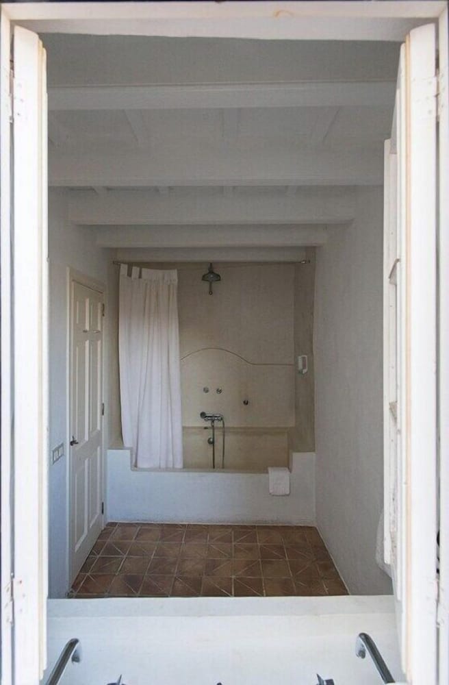 Deluxe Double Room Single Use photo 3
