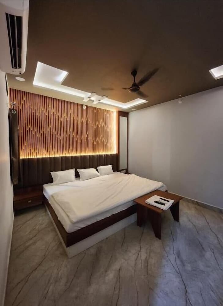 Deluxe Double Room, City View