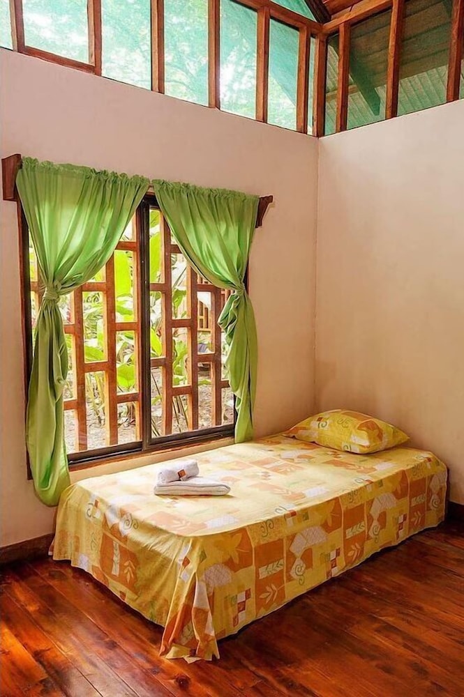 Standard Quadruple Room, Multiple Beds photo 2