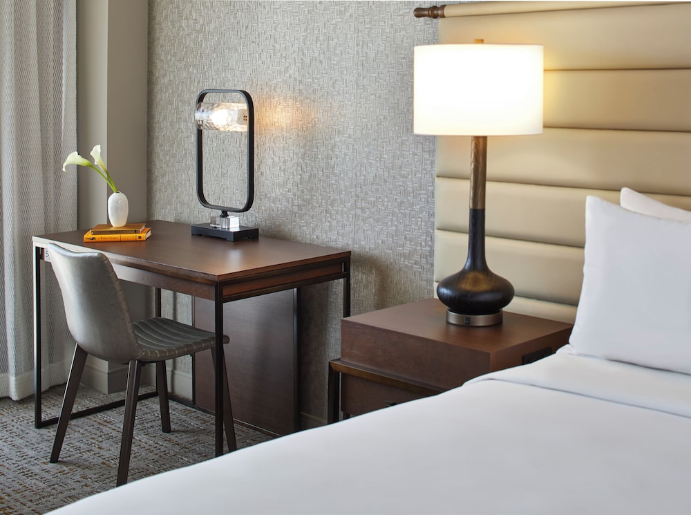 Deluxe Room, 1 King Bed - Photo 7