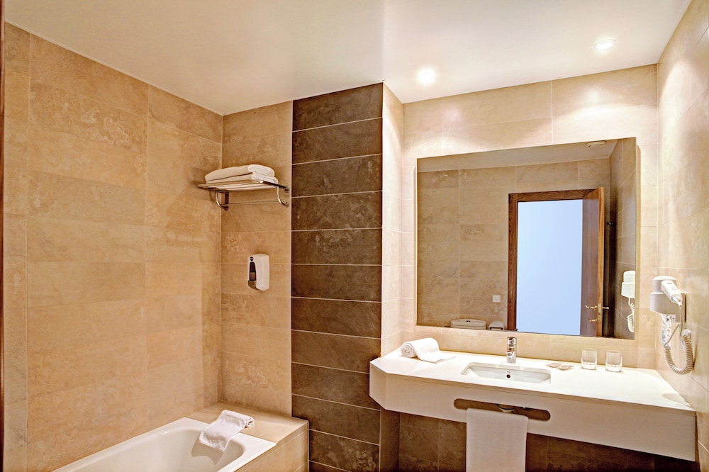 Twin Room, Terrace, Partial Sea View (2 Adults + 1 Child)
