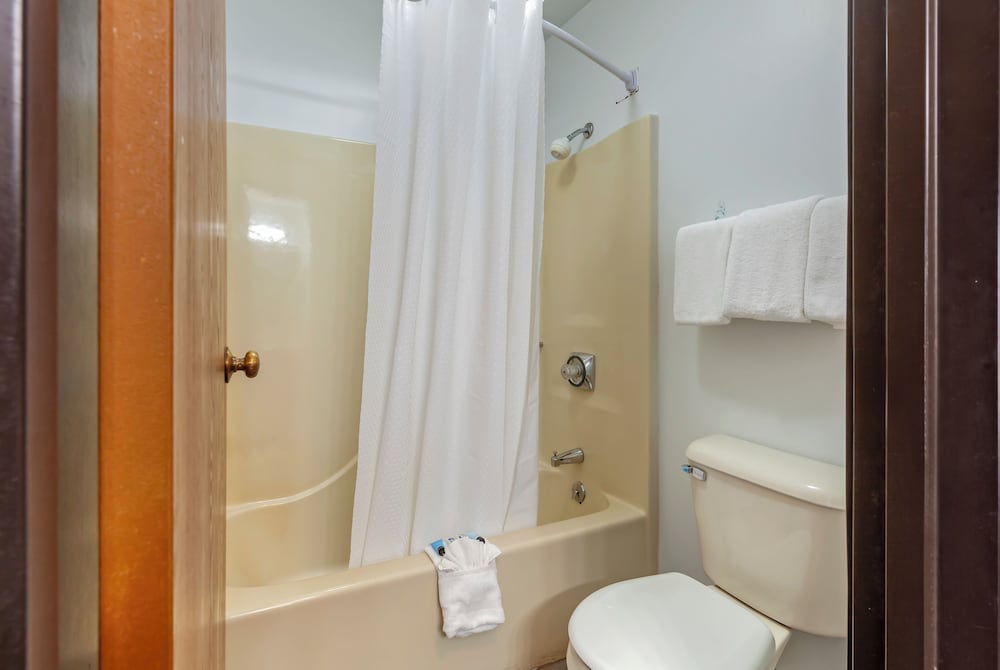 Standard Room, 2 Queen Beds photo 2