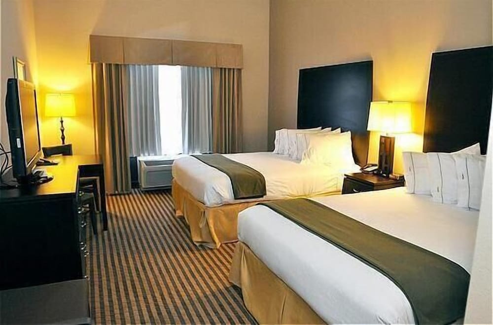 Suite, Multiple Beds - Photo 2