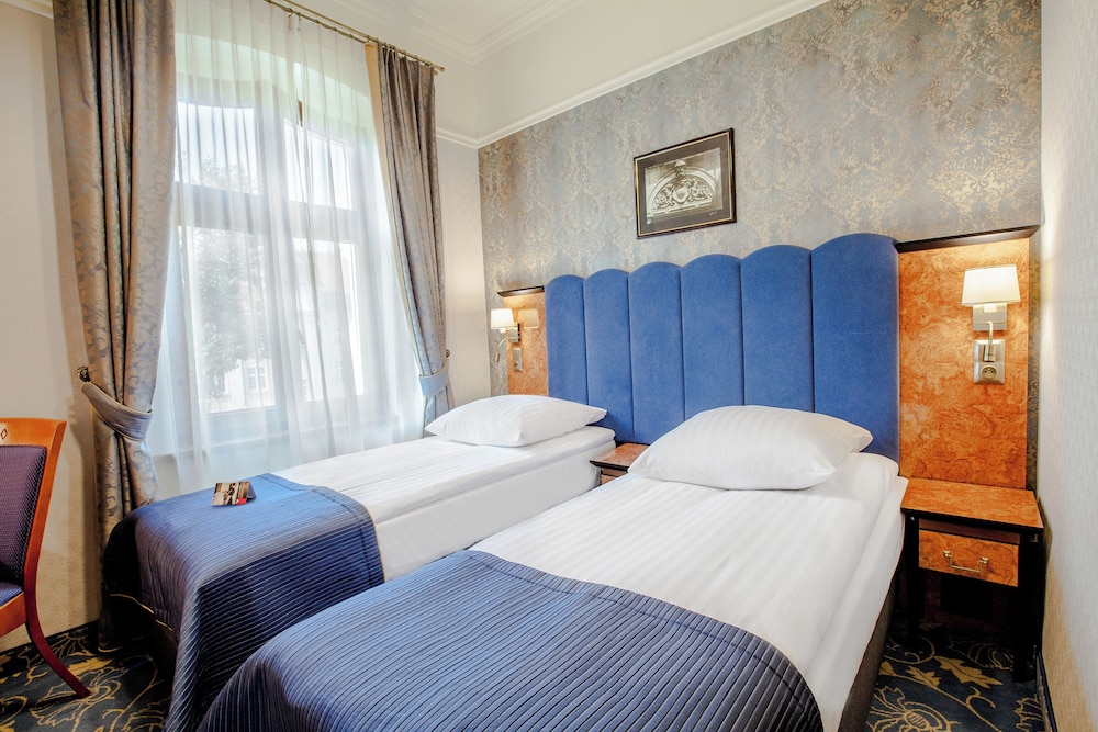 Business Twin Room - Photo 9
