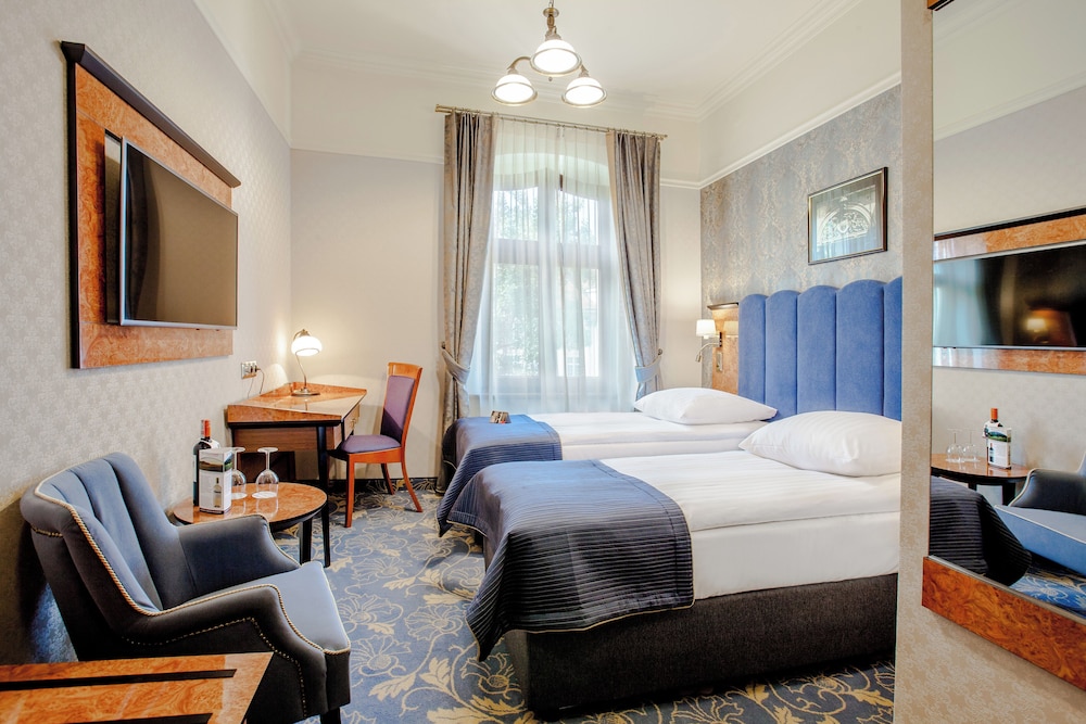 Business Twin Room - Photo 7