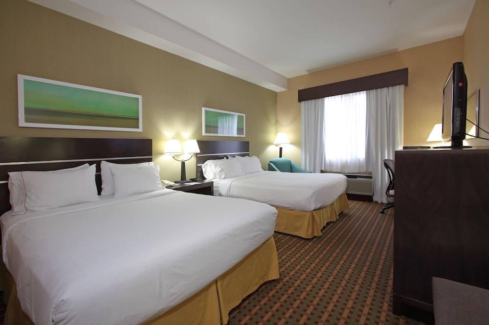 Standard Room, 2 Queen Beds - Photo 8