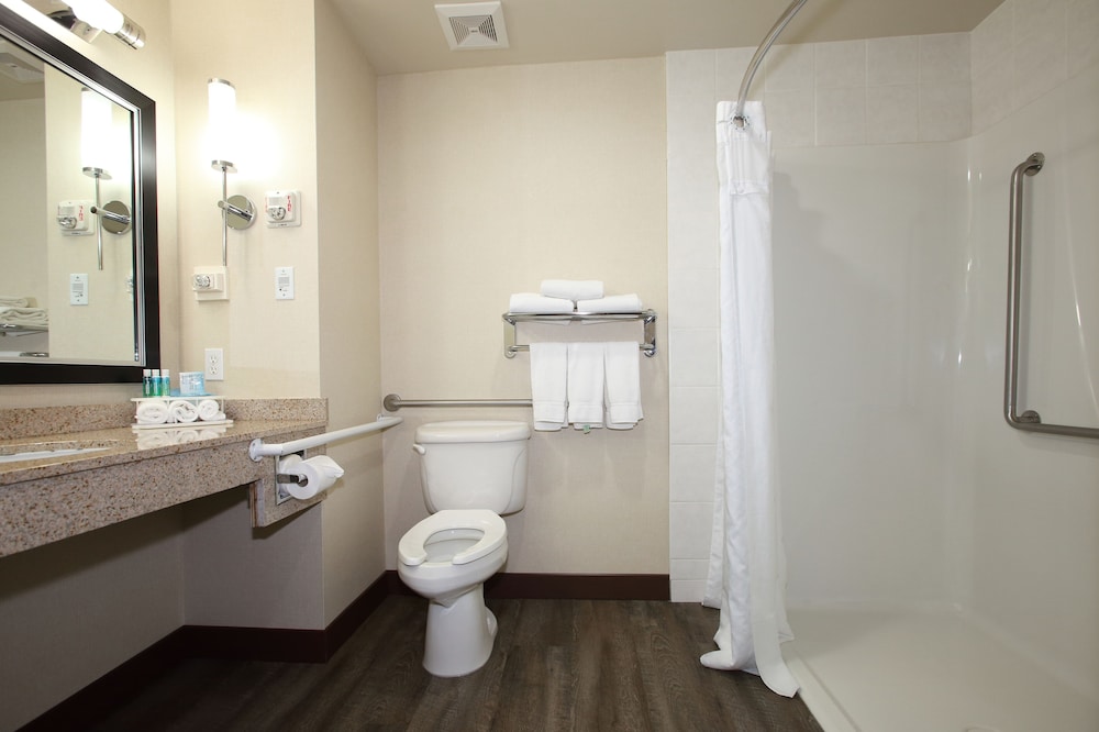 Standard Room, 2 Queen Beds - Photo 3