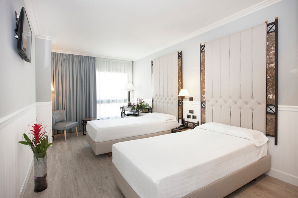 Standard Double Room, 2 Twin Beds, Private Bathroom, City View photo 2