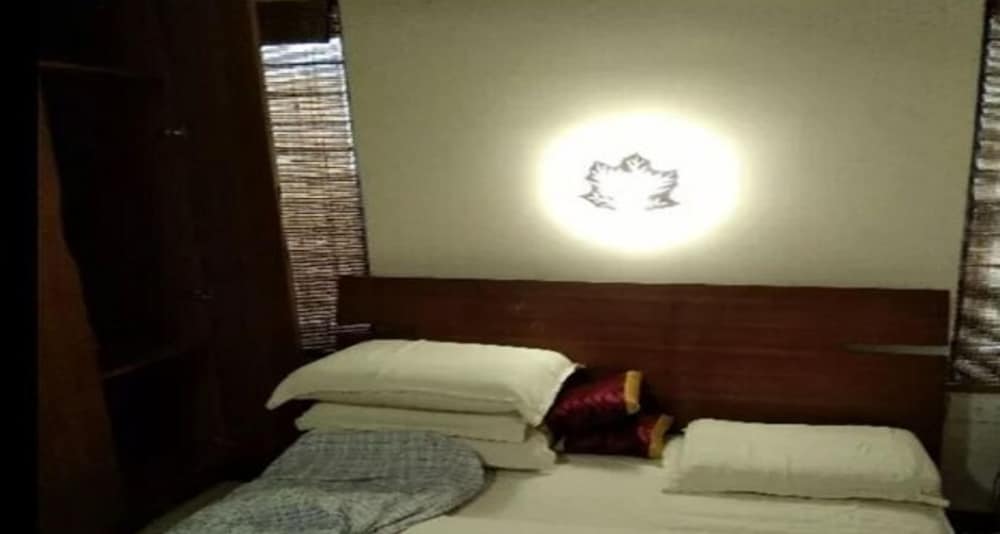 Deluxe Room - Photo 5
