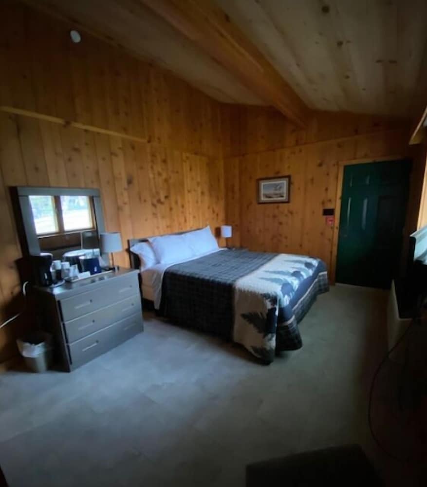 Cedar Lodge Room photo 1