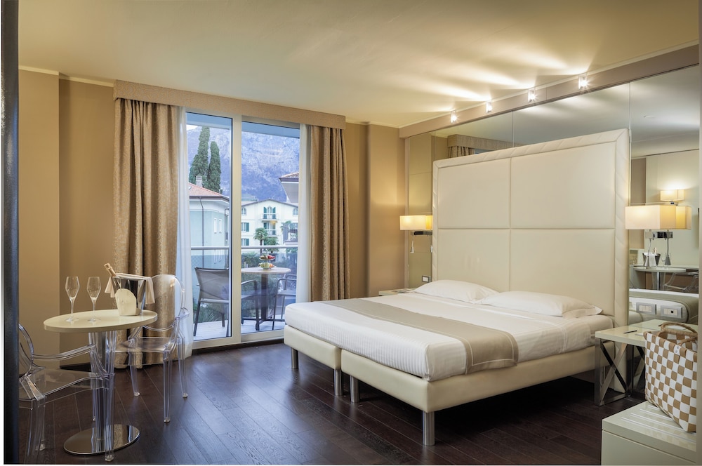 Junior Room, Balcony