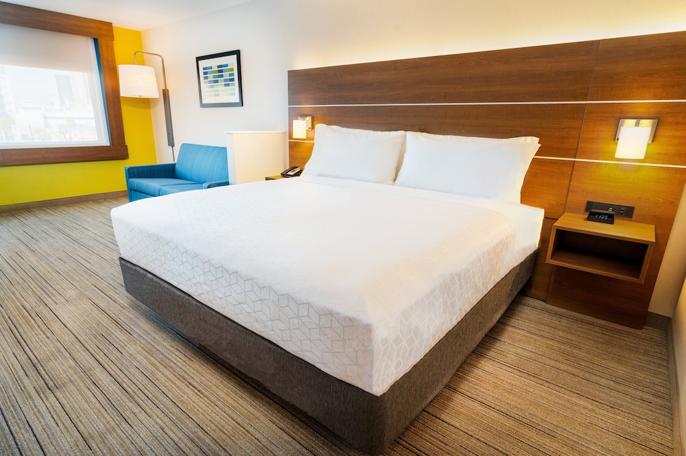 Suite, 1 King Bed, Accessible Bathtub (Mobility) - Photo 3