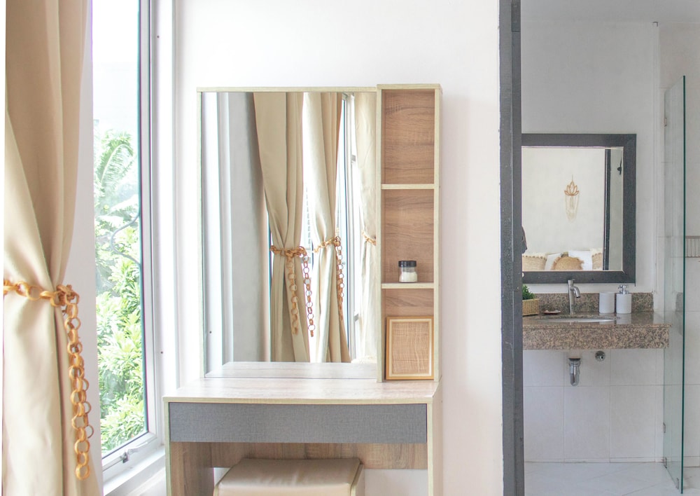 Deluxe Double Room with Bath - Photo 7