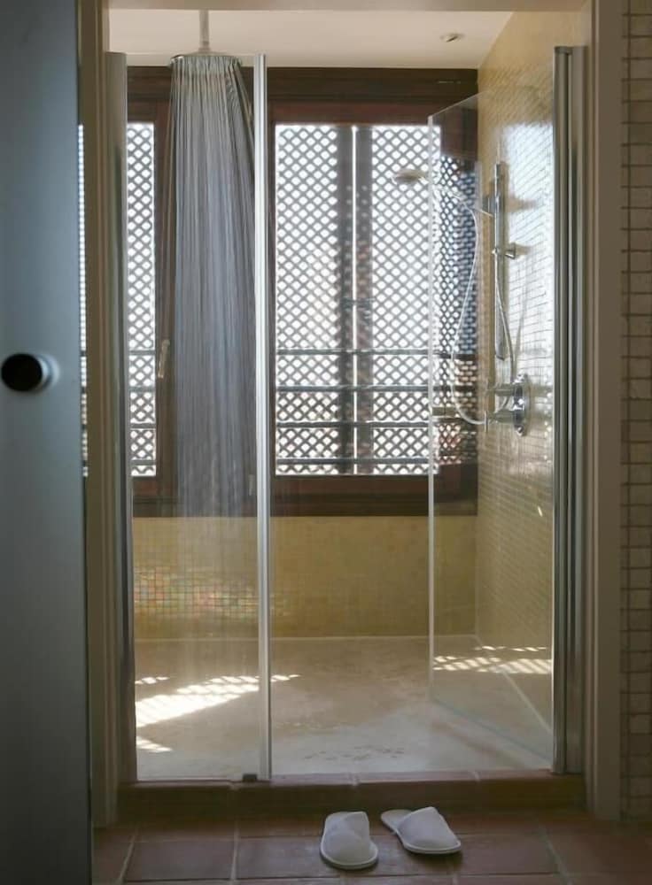 Double Room - Photo 5