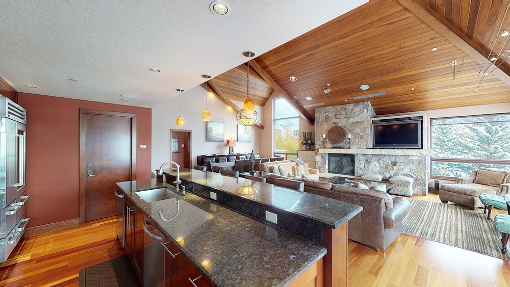 Luxury Condo, Multiple Bedrooms (Platinum)