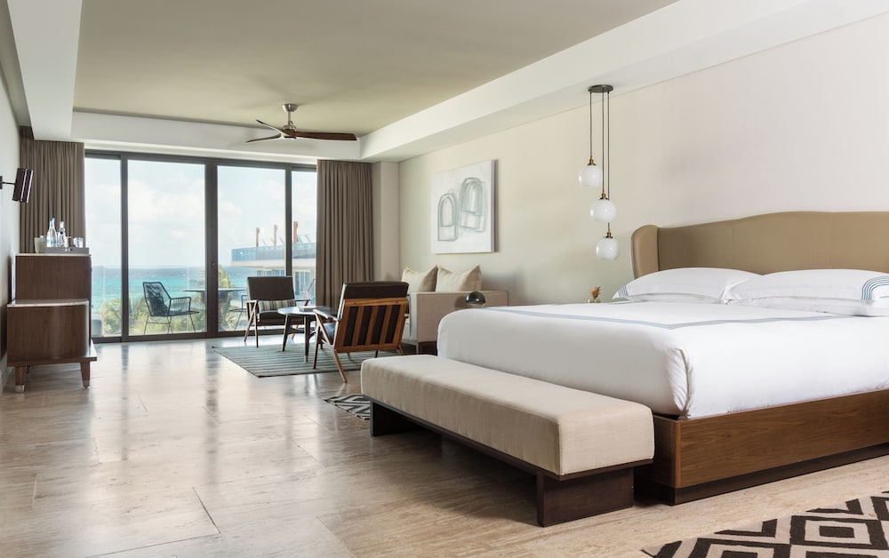 1 King Bed Partial Oceanfront (Beach House)