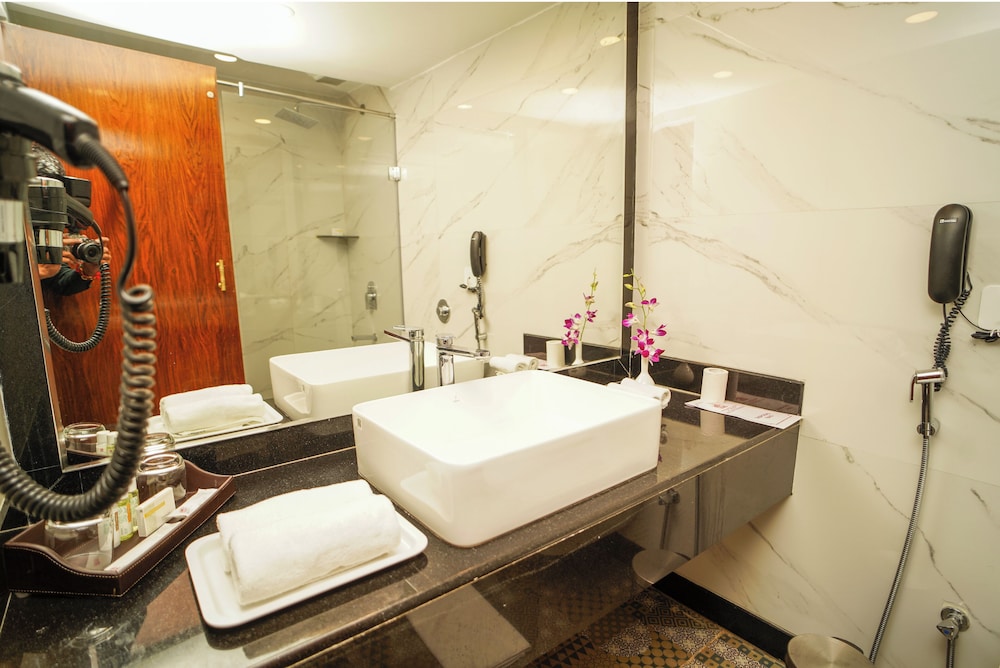 Executive Room Twin Bed - Photo 2