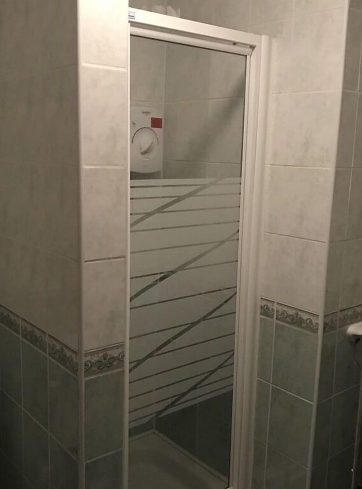Standard Single Room, Ensuite photo 2