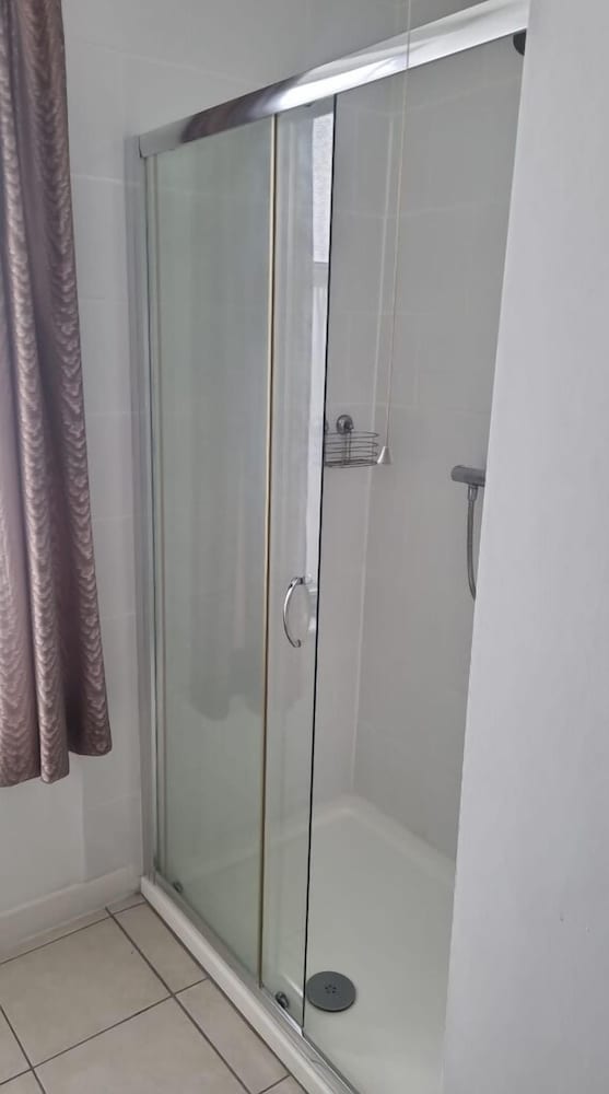 Double Room, Ensuite - Photo 4