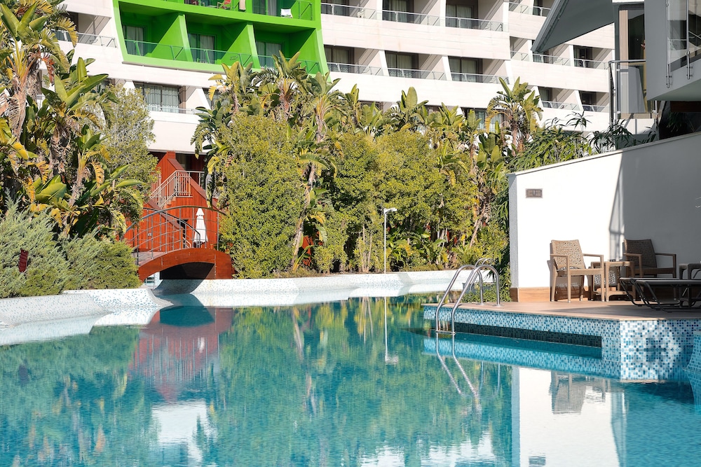 Lake Villas Amber & Sapphire, pool access thumbnail 5