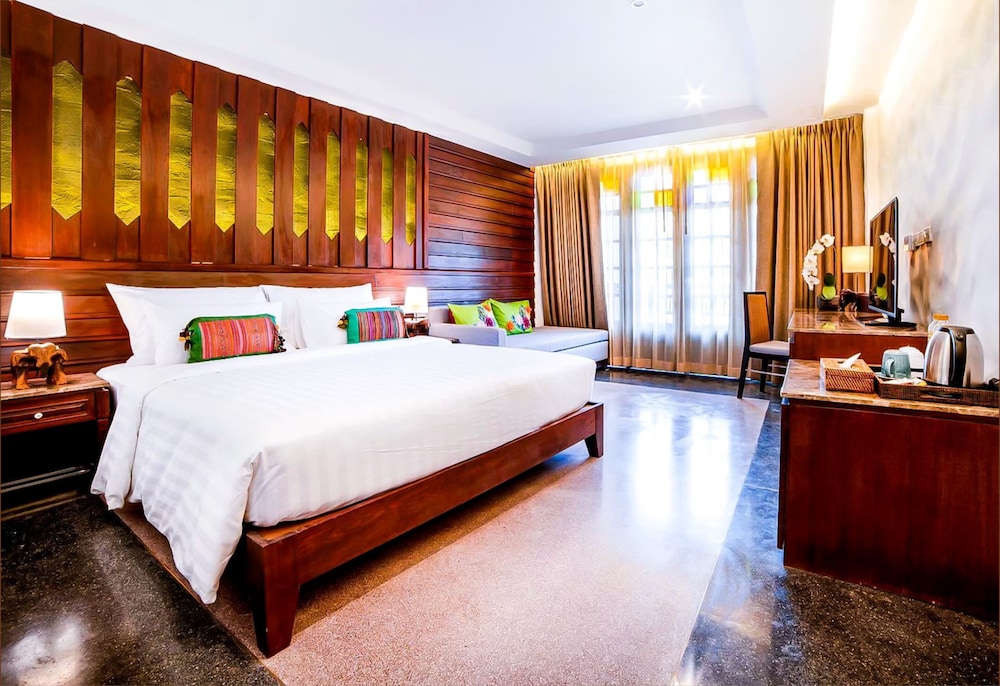 Smile Grand Deluxe Double Bedroom - Photo 2