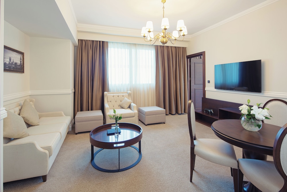 Premium Suite - Private Beach, Infinity Pool, Lazy River & Kids Club Access