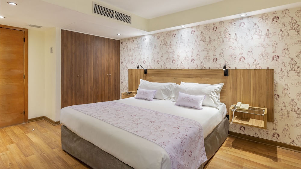 Superior Room, 1 King Bed photo 2