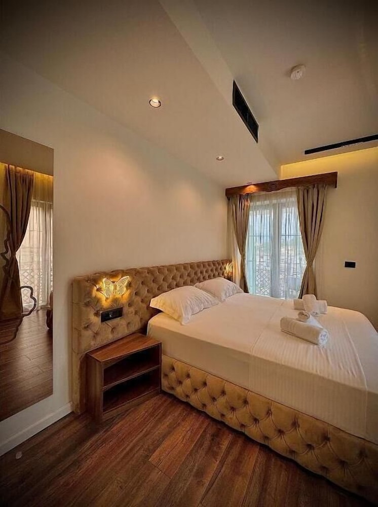 Traditional Suite