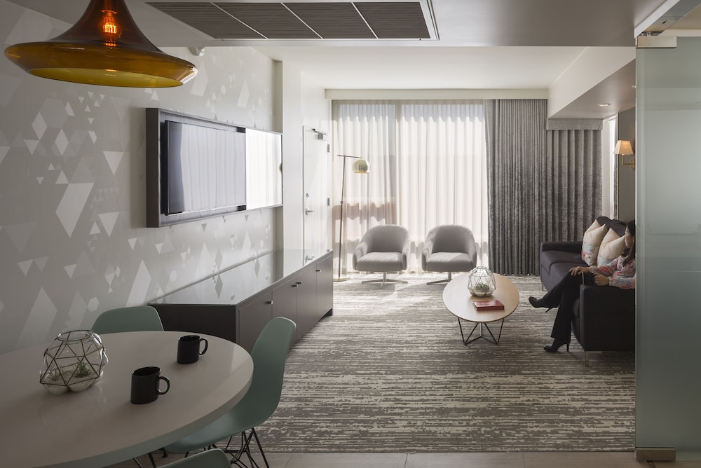 Suite, 1 King Bed, Accessible, City View (with Sofabed) - Photo 4
