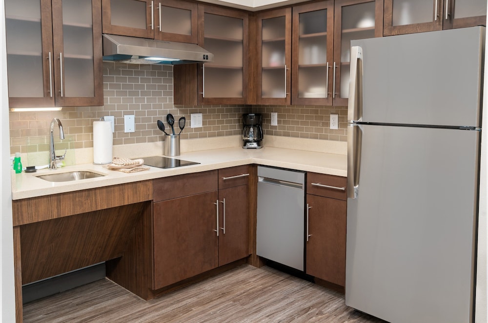 Suite, 1 Bedroom, Accessible Bathtub, Kitchen (Mobility) - Photo 6